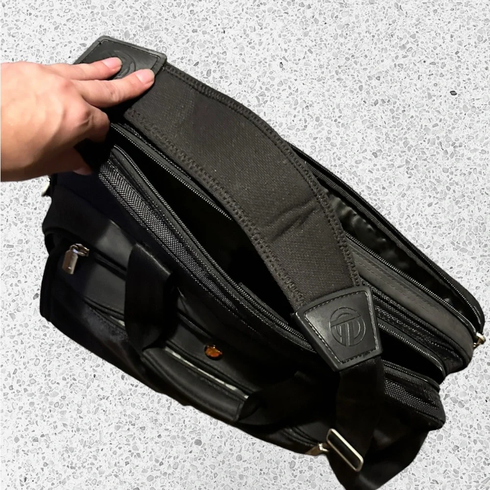 Targus Padded Travel Briefcase / Laptop Bag / Carry-On Bag